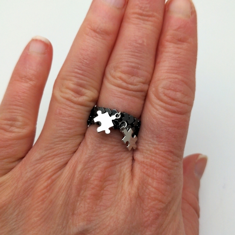 381MIDALANE Stacked Micro Puzzle Piece Ring Set with Heart Beads